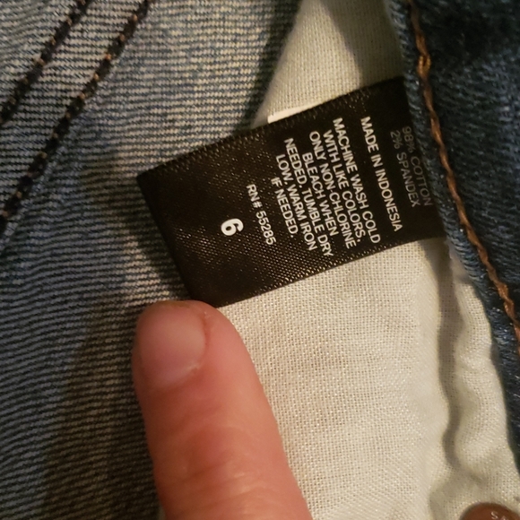 Express Shorts - Picture 3 of 3